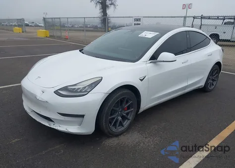 2019 Tesla Model 3 Long Range/Mid Range/Standard Range/Standard Range Plus z USA, uszkodzony, nr VIN 5YJ3E1EA8KF425184